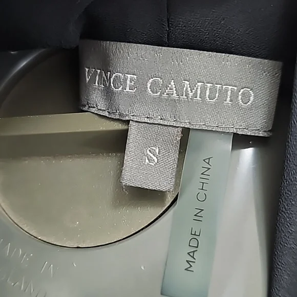 Vince Camuto's Blk breezy blouse lightens up your workweek. Sz. Small - Picture 5 of 9